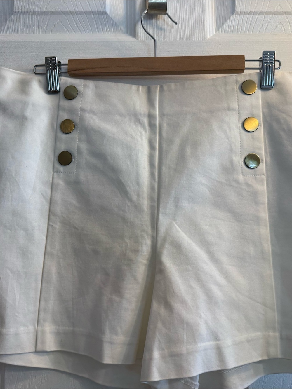 LOFT White Women's Short with side zipper gold buttons Detail